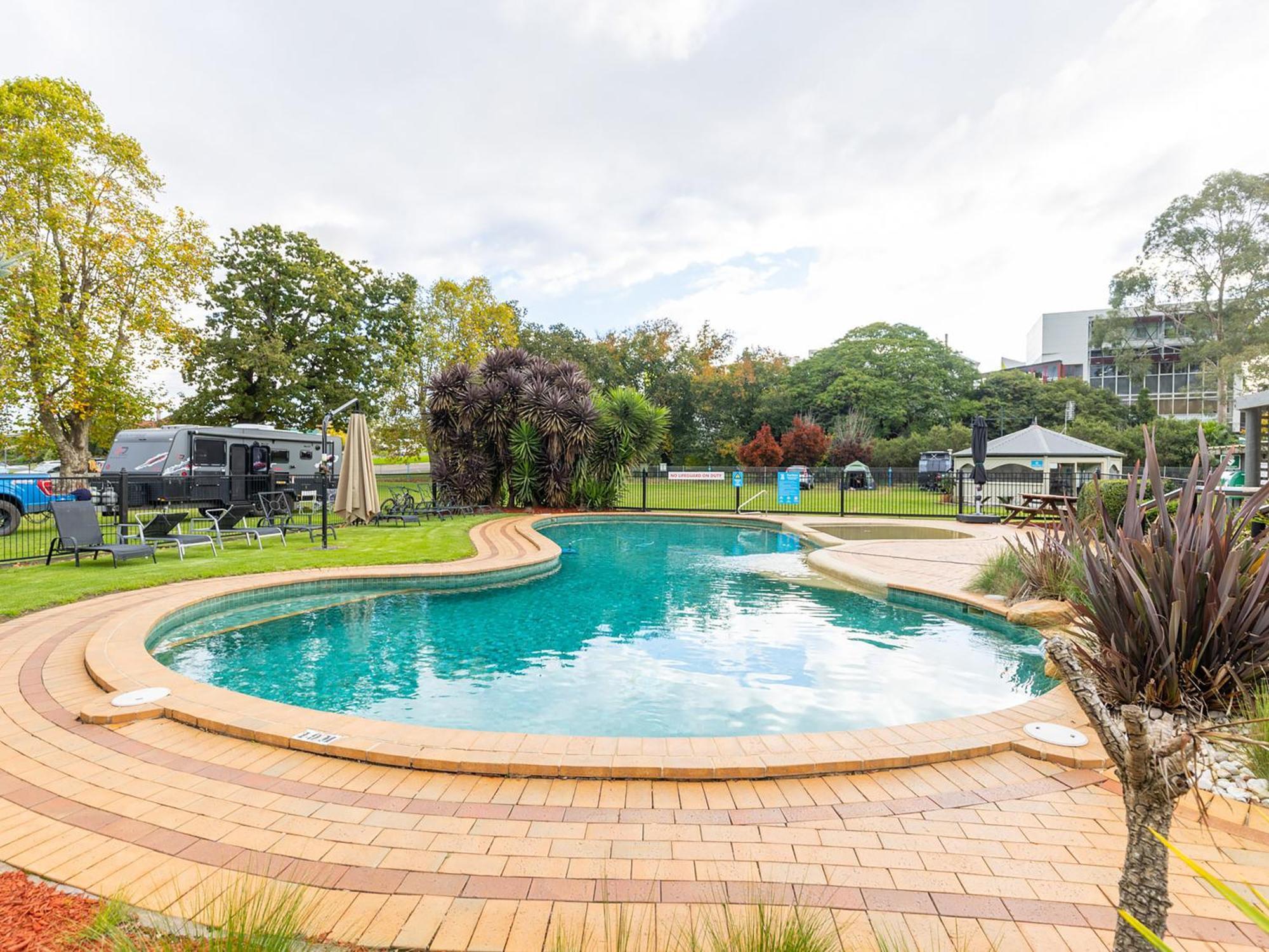 Nrma Bairnsdale Riverside Holiday Park Exterior photo
