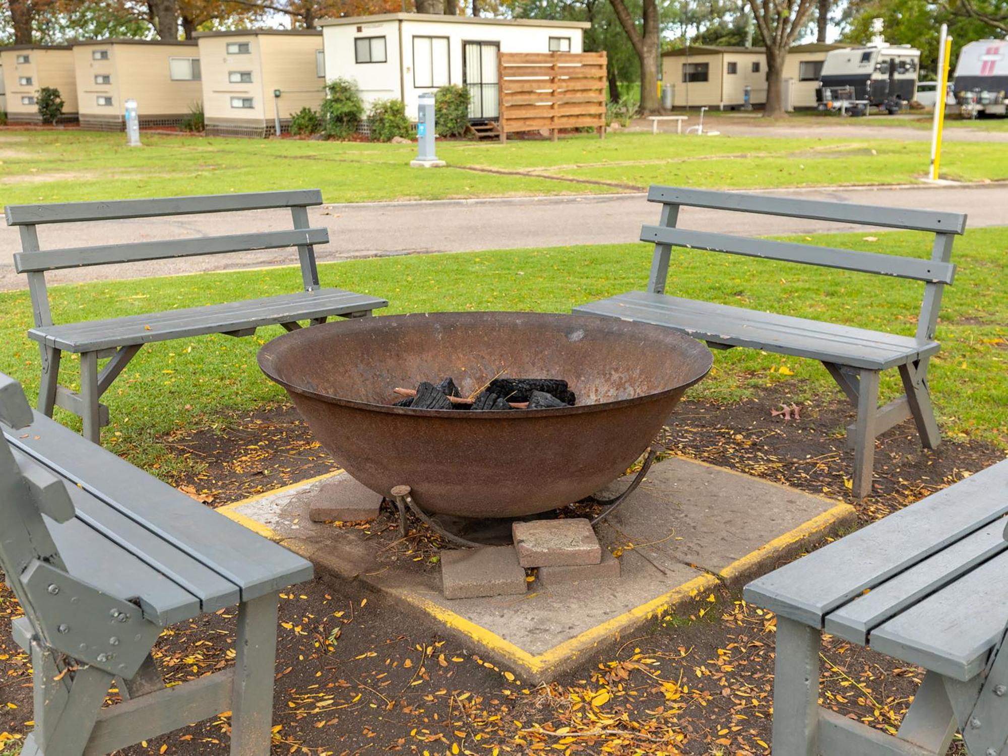 Nrma Bairnsdale Riverside Holiday Park Exterior photo
