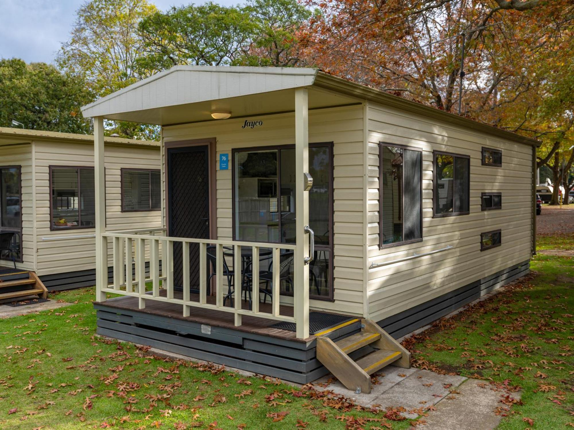 Nrma Bairnsdale Riverside Holiday Park Room photo