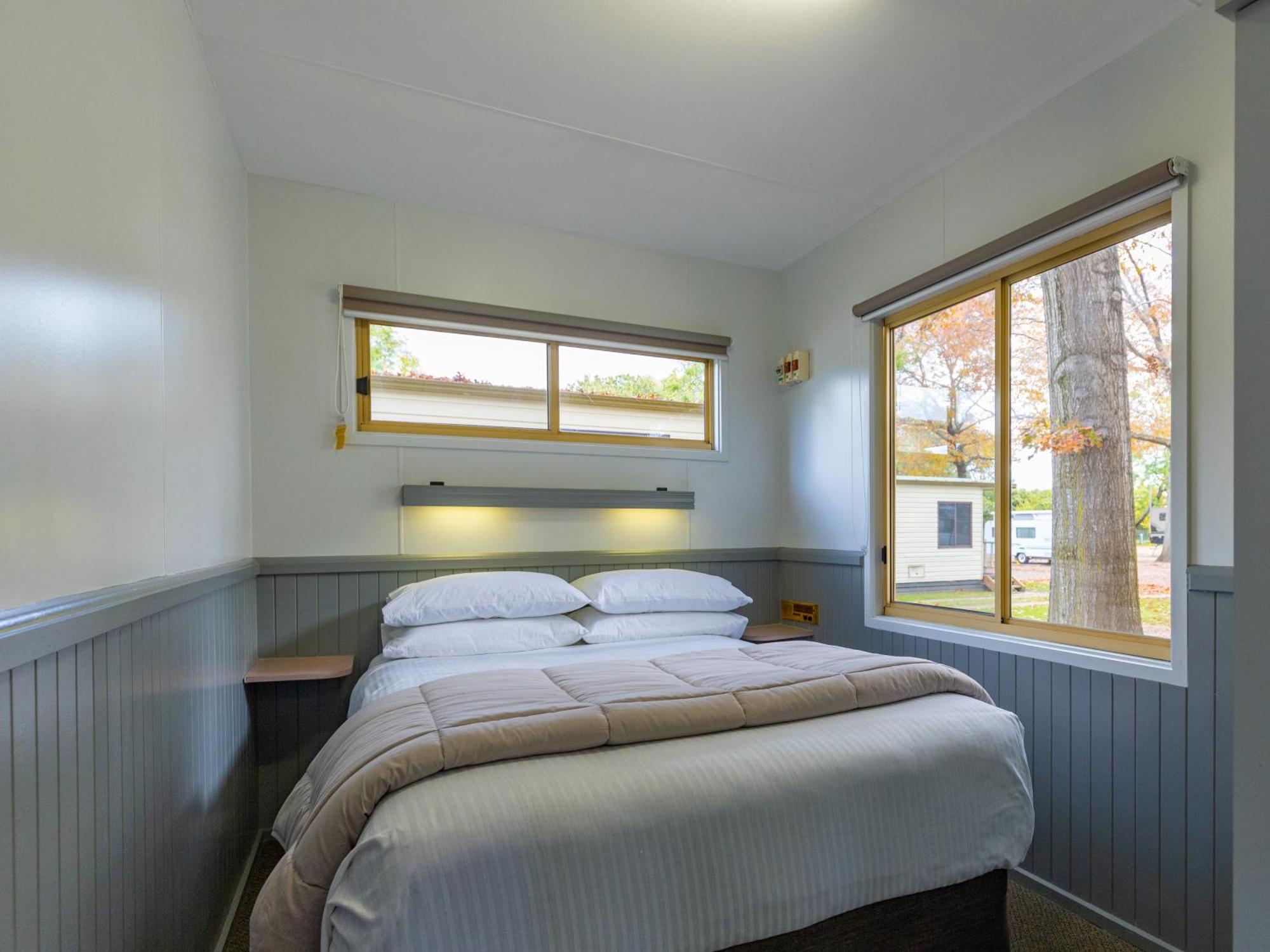 Nrma Bairnsdale Riverside Holiday Park Room photo